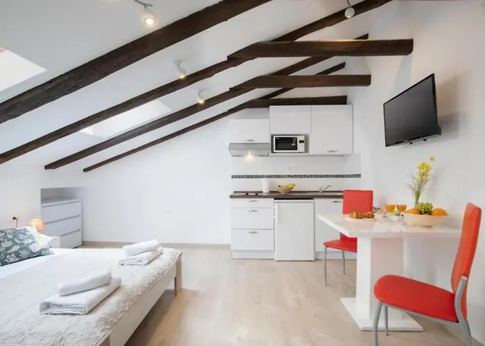 Central Apartments * Πούλα