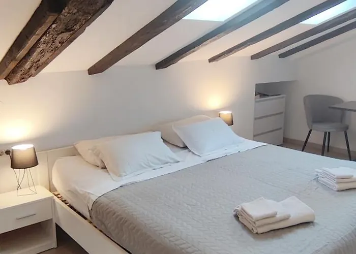 Central Apartments بولا